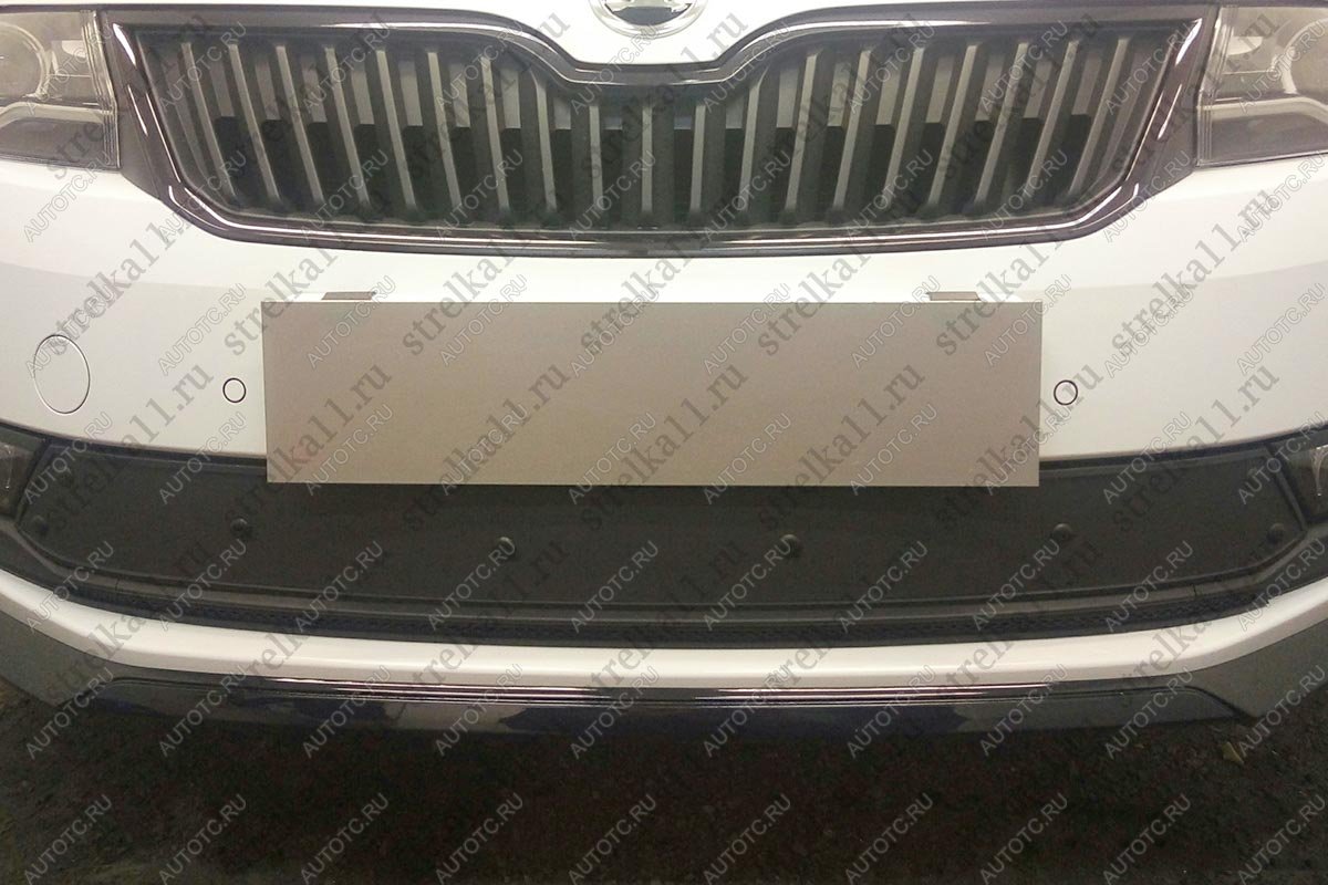 759 р. Зимняя заглушка решетки радиатора Стрелка11 Skoda Rapid NH3 рестайлинг лифтбэк (2017-2020) (черная)  с доставкой в г. Майкоп
