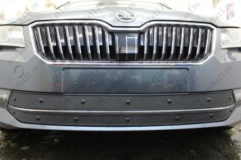 Зимняя заглушка решетки радиатора (2 части) Стрелка11 Skoda Superb B8 (3V5) универсал дорестайлинг (2015-2019) (черная)