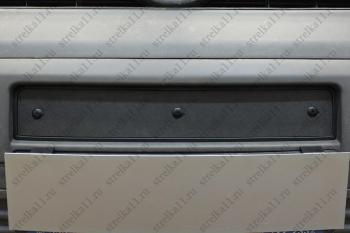Зимняя заглушка решетки радиатора Стрелка11 Volkswagen Transporter T5 дорестайлинг (2003-2009) (черная)