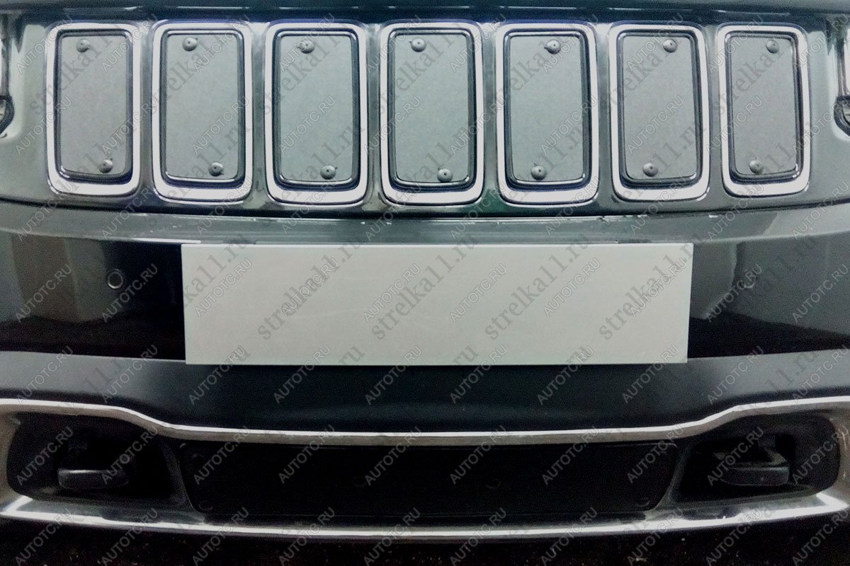 1 679 р. Зимняя заглушка решетки радиатора (Overland, SRT8, премиум) Стрелка11 Jeep Grand Cherokee WK2 1-ый рестайлинг (2013-2018) (черная)  с доставкой в г. Майкоп