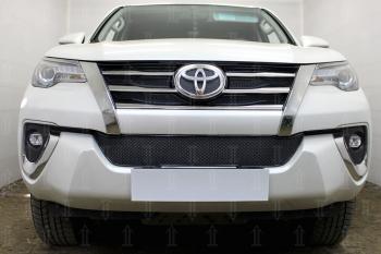 3 899 р. Защита радиатора (верх) (Black Onyx) Стрелка11 PREMIUM Toyota Fortuner AN160 рестайлинг (2020-2025) (черная)  с доставкой в г. Майкоп. Увеличить фотографию 2