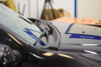 2 679 р. Накладка в проем стеклоочистителей лобового (жабо) Petroil Tuning Renault Duster HS дорестайлинг (2010-2015) (Текстурная поверхность)  с доставкой в г. Майкоп. Увеличить фотографию 3