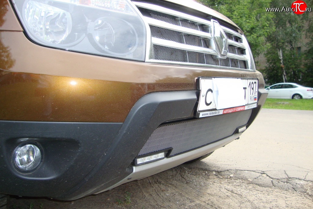 1 539 р. Сетка на бампер с вырезом под ДХО Russtal (хром) Renault Duster HS дорестайлинг (2010-2015)  с доставкой в г. Майкоп