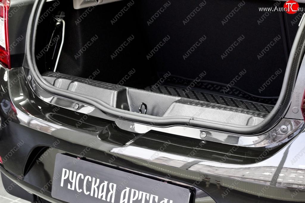1 429 р. Пластиковый порожек в багажник автомобиля RA Renault Sandero (B8) дорестайлинг (2014-2018)  с доставкой в г. Майкоп