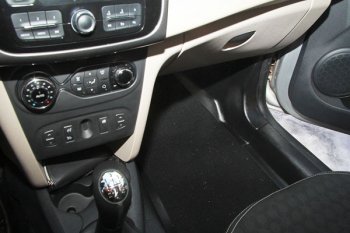 2 479 р. Накладки на ковролин АртФорм Renault Sandero (B8) дорестайлинг (2014-2018) (Передние)  с доставкой в г. Майкоп. Увеличить фотографию 3