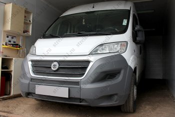 6 399 р. Защитная сетка в бампер (ячейка 3х7 мм, 5 частей) Alfeco Стандарт Fiat Ducato 290 (2014-2025) (Чёрная)  с доставкой в г. Майкоп. Увеличить фотографию 3