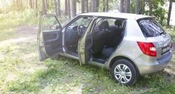 1 689 р. Накладки на порожки автомобиля RA (комплект 4 шт.) Skoda Fabia Mk2 хэтчбэк дорестайлинг (2007-2010)  с доставкой в г. Майкоп. Увеличить фотографию 2