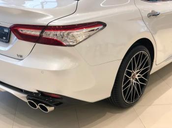 19 499 р. Накладка заднего бампера HEMMES  Toyota Camry  XV70 (2017-2025) дорестайлинг, рестайлинг (неокрашенная)  с доставкой в г. Майкоп. Увеличить фотографию 3