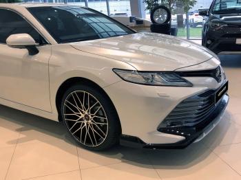 16 999 р. Накладка переднего бампера HEMMES Toyota Camry XV70 дорестайлинг (2017-2021) (неокрашенная)  с доставкой в г. Майкоп. Увеличить фотографию 4