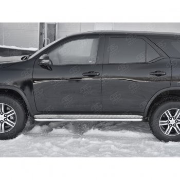 24 649 р. Порожки для ног (труба Ø42) SLITKOFF  Toyota Fortuner  AN160 (2015-2025) дорестайлинг, рестайлинг (лист - алюминий, профиль - нержавейка)  с доставкой в г. Майкоп. Увеличить фотографию 2