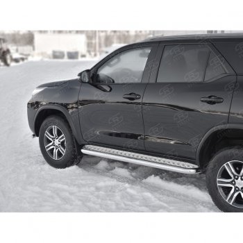 30 799 р. Порожки для ног (труба Ø63) SLITKOFF  Toyota Fortuner  AN160 (2015-2025) дорестайлинг, рестайлинг (лист - алюминий, профиль - сталь)  с доставкой в г. Майкоп. Увеличить фотографию 3