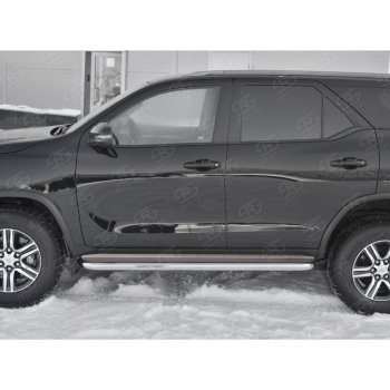 43 999 р. Порожки для ног (труба Ø63) SLITKOFF  Toyota Fortuner  AN160 (2015-2025) дорестайлинг, рестайлинг (лист - нержавейка, профиль - нержавейка)  с доставкой в г. Майкоп. Увеличить фотографию 2