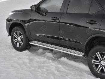 Широкая защита порогов с трубой диаметром 42 мм SLITKOFF v2 Toyota Fortuner  AN160 (2015-2025) дорестайлинг, рестайлинг