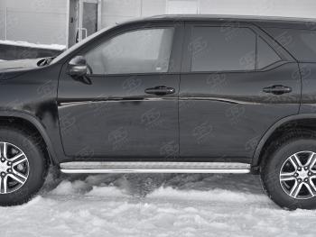 24 649 р. Порожки для ног SLITKOFF (Ø42 мм)  Toyota Fortuner  AN160 (2020-2025) рестайлинг (лист - алюминий, профиль - нержавейка)  с доставкой в г. Майкоп. Увеличить фотографию 2