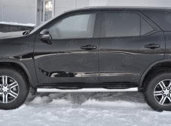 24 549 р. Защита порогов (Ø76 мм, с проступью) SLITKOFF  Toyota Fortuner  AN160 (2020-2025) рестайлинг (торцы со скосами 45°, полированная нержавейка)  с доставкой в г. Майкоп. Увеличить фотографию 2