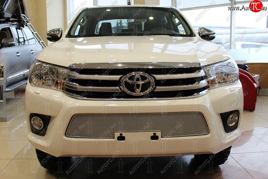 1 569 р. Защитная решётка в воздуховод автомобиля Russtal (хром) Toyota Hilux AN120 дорестайлинг (2016-2020)  с доставкой в г. Майкоп