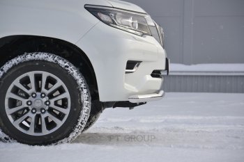 20 699 р. Защита переднего бампера одинарная из трубы d63 мм Petroil Tuning Toyota Land Cruiser Prado J150 2-ой рестайлинг (2017-2020) (Нержавеющая полированная сталь)  с доставкой в г. Майкоп. Увеличить фотографию 2