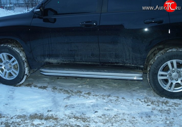 8 799 р. Защита порогов d42 мм Металл Дизайн Toyota Land Cruiser Prado J150 дорестайлинг (2009-2013) (полированная нержавейка)  с доставкой в г. Майкоп