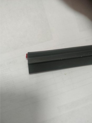 287 р. Универсальный уплотнитель FlexLine (на самоклеящейся основе, лепесток 9 mm, 1 погонный метр) Mercedes-Benz CLS class C257 (2017-2025)  с доставкой в г. Майкоп. Увеличить фотографию 4