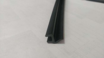 Универсальный уплотнитель FlexLine (15.5 mm U-LIP, клеевая основа) Nissan Qashqai +2 1 J10 дорестайлинг (2008-2010)