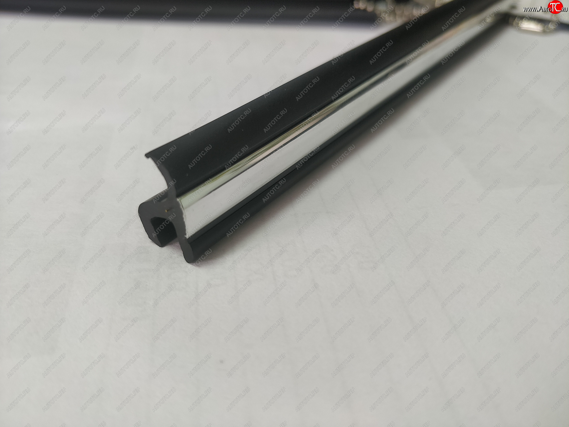 319 р. Универсальный уплотнитель FlexLine (16 mm U-LIP с хром полосой, 1 погонный метр) Opel Astra H универсал рестайлинг (2007-2015)  с доставкой в г. Майкоп