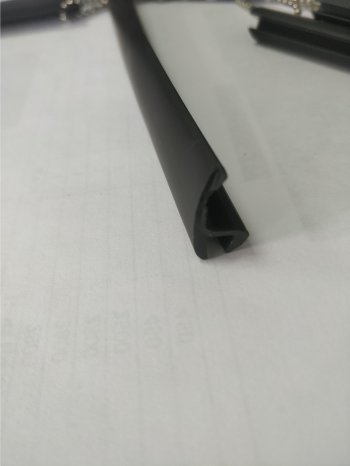 Универсальный уплотнитель FlexLine (17 mm, 1 погонный метр) Nissan Qashqai +2 1 J10 дорестайлинг (2008-2010)