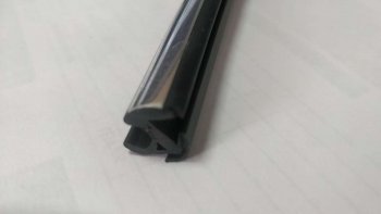 Универсальный уплотнитель FlexLine (8 mm U-LIP 2 лепестка, хромированная полоса, 1 погонный метр) Nissan Qashqai +2 1 J10 дорестайлинг (2008-2010)