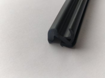 Универсальный уплотнитель FlexLine (8 mm U-LIP 2 лепестка, 1 погонный метр) Nissan Qashqai +2 1 J10 дорестайлинг (2008-2010)