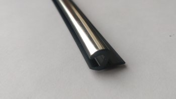 Универсальный уплотнитель FlexLine (жесткий 8 mm U-LIP, хромированная полоса, 1 погонный метр) Nissan Qashqai +2 1 J10 дорестайлинг (2008-2010)