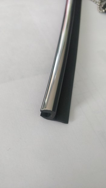 109 р. Универсальный уплотнитель FlexLine (жесткий 8 mm U-LIP, хромированная полоса, 1 погонный метр) Opel Astra H универсал рестайлинг (2007-2015)  с доставкой в г. Майкоп. Увеличить фотографию 4