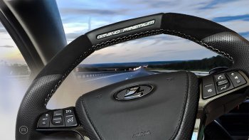 15 699 р. Анатомическое рулевое колесо Grand Premium (алькантара) Лада Веста Кросс 2181 универсал рестайлинг (2022-2025) (Без подогрева, На базе руля клиента)  с доставкой в г. Майкоп. Увеличить фотографию 9