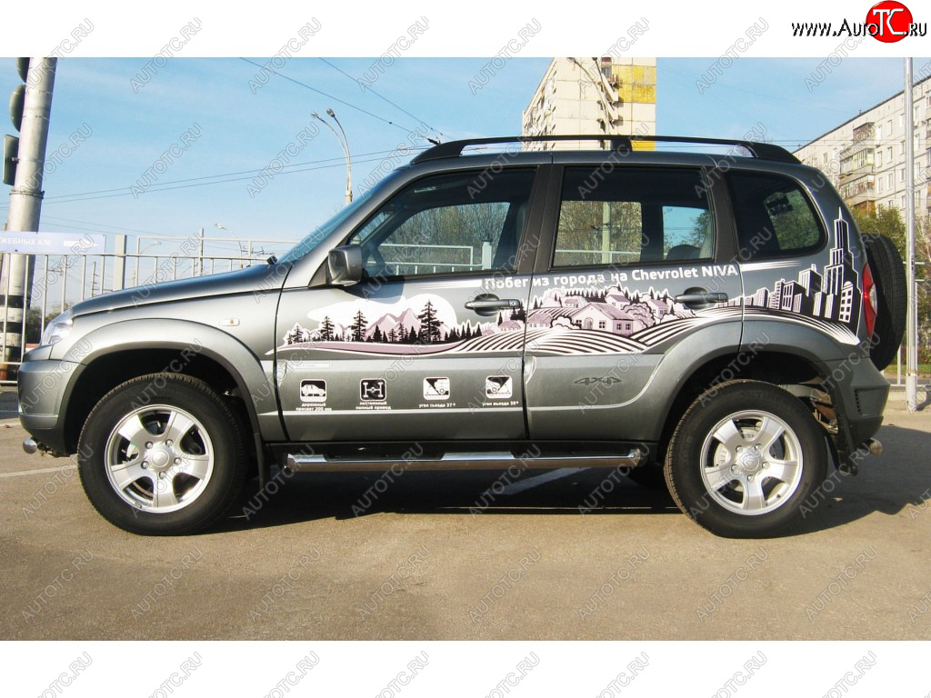 24 549 р. Защита порогов (круглая труба с накладками, диаметр 76 мм) SLITKOFF  Chevrolet Niva  2123 (2009-2020), Лада 2123 (Нива Шевроле) (2009-2020) (Скос на торцах 45°)  с доставкой в г. Майкоп