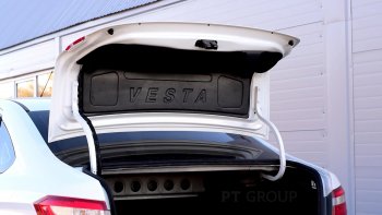 1 729 р. Внутренняя облицовка крышки багажника PT GROUP с надписью (ABS) LADA Vesta 2015- Лада Веста 2180 седан дорестайлинг (2015-2023)  с доставкой в г. Майкоп. Увеличить фотографию 2