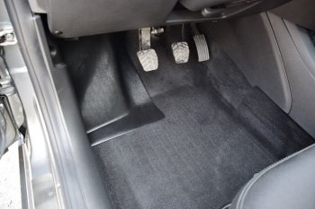 Накладки на ковролин пола Petroil Tuning Лада Веста Кросс 2181 универсал рестайлинг (2022-2025) (Передние боковые)