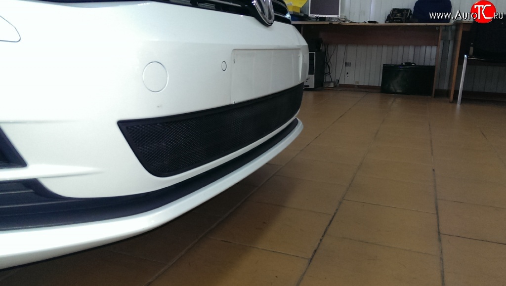 2 099 р. Сетка на бампер Russtal (черная) Volkswagen Golf 7 дорестайлинг, хэтчбэк 5 дв. (2012-2017)  с доставкой в г. Майкоп