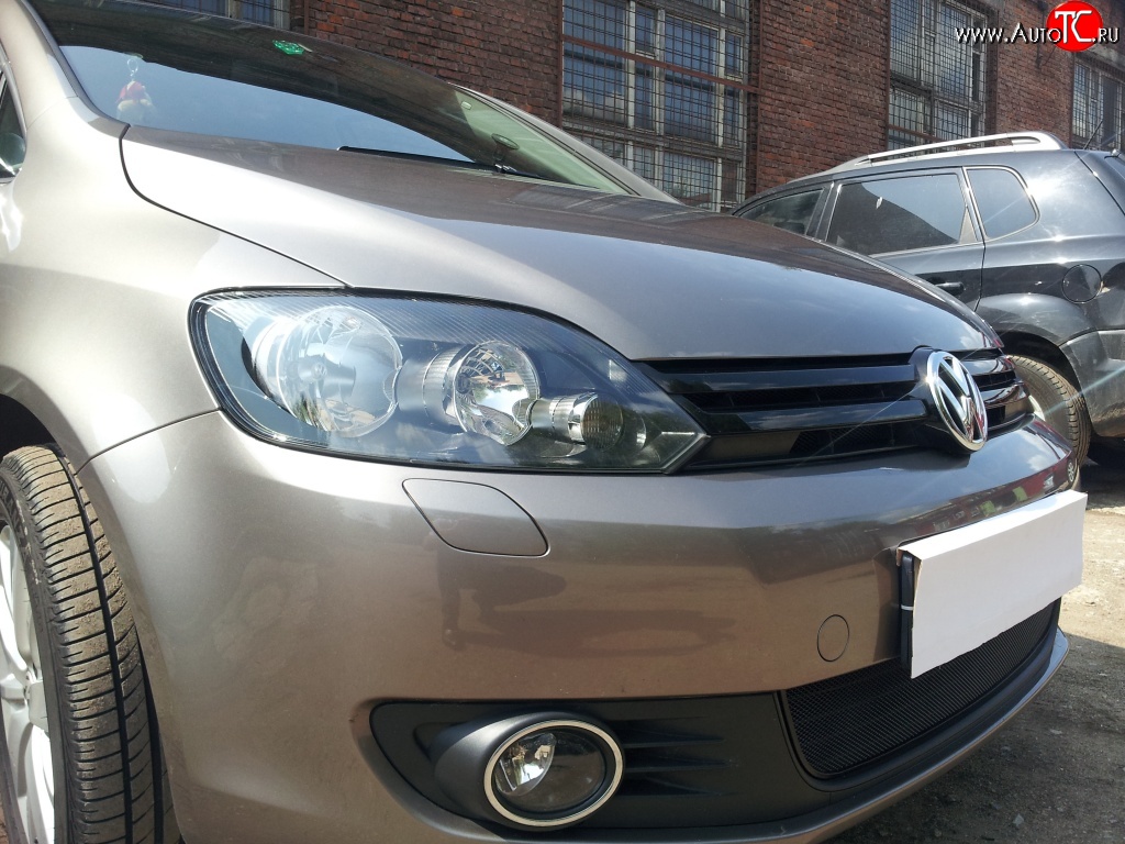 2 089 р. Сетка на бампер (рестайлинг) Russtal (черная) Volkswagen Golf Plus 5 (2004-2009)  с доставкой в г. Майкоп