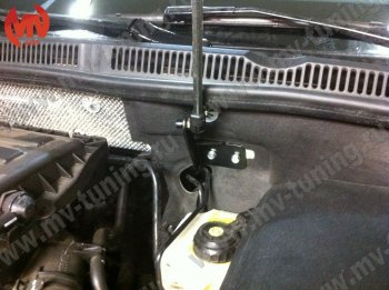 2 969 р. Упор капота MV-Tuning (одинарный) Volkswagen Jetta A6 седан дорестайлинг (2011-2015)  с доставкой в г. Майкоп. Увеличить фотографию 3