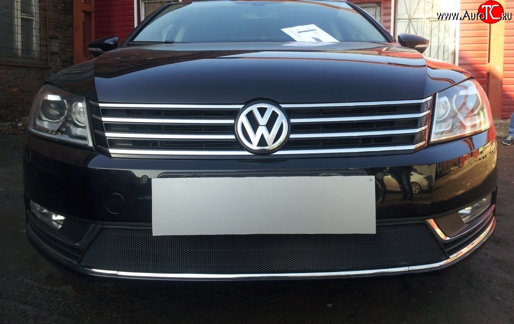 1 469 р. Сетка на бампер Russtal (черная) Volkswagen Passat B7 седан (2010-2015)  с доставкой в г. Майкоп