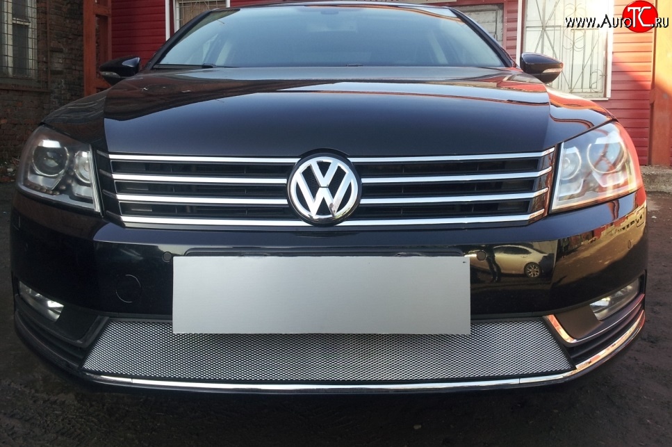 1 539 р. Сетка на бампер Russtal (хром) Volkswagen Passat B7 седан (2010-2015)  с доставкой в г. Майкоп