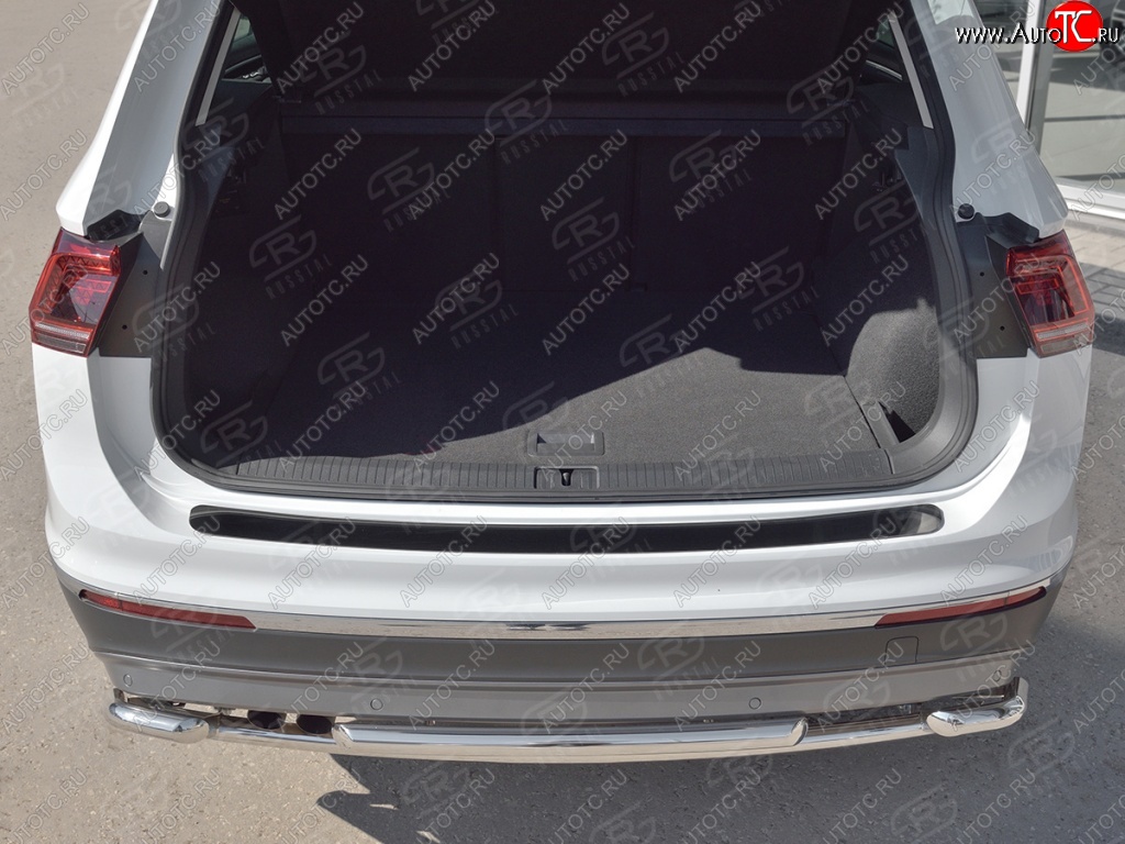 1 479 р. Накладка на задний бампер (лист нерж зеркальный) Russtal Volkswagen Tiguan Mk2 дорестайлинг (2016-2020) (Неокрашенная)  с доставкой в г. Майкоп