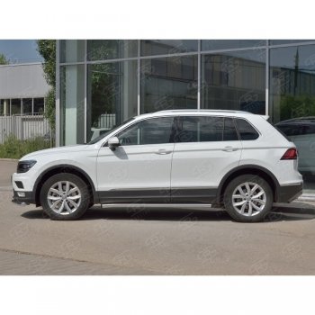 18 799 р.  Защита порогов (Ø63 мм, секции) SLITKOFF  Volkswagen Tiguan  Mk2 (2016-2020) дорестайлинг (Вариант 2 (пластиковые заглушки))  с доставкой в г. Майкоп. Увеличить фотографию 2