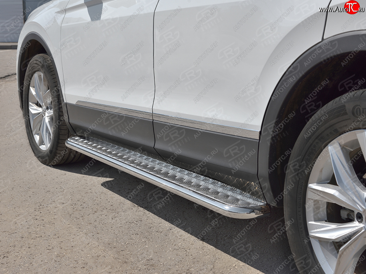 22 999 р. Порожки для ног SLITKOFF (Ø42 мм, NOT R-LINE) Volkswagen Tiguan Mk2 рестайлинг (2020-2022) (лист - алюминий, профиль - углеродистая сталь)  с доставкой в г. Майкоп