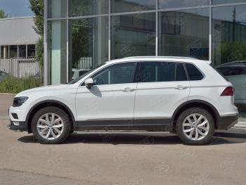 16 649 р. Защита порогов (Ø75х42 мм с проступью, NOT R-LINE) Russtal Volkswagen Tiguan Mk2 рестайлинг (2020-2022) (полированная нержавейка)  с доставкой в г. Майкоп. Увеличить фотографию 2