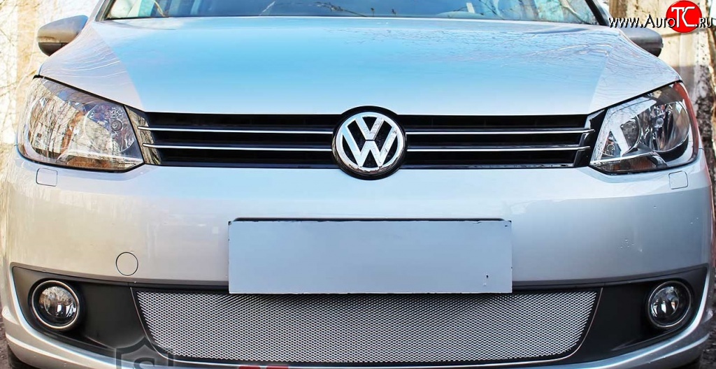 1 539 р. Сетка на бампер (рестайлинг) Russtal (хром) Volkswagen Touran 1T дорестайлинг минивэн (2003-2006)  с доставкой в г. Майкоп